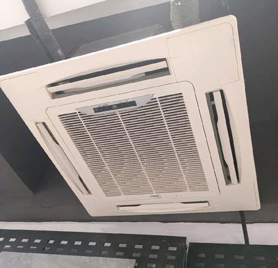 低價(jià)處理四套美的一拖二商用中央空調(diào)